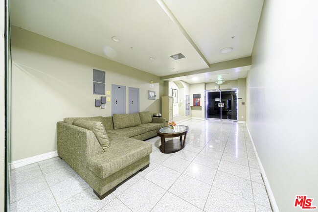Building Photo - 440 S Occidental Blvd