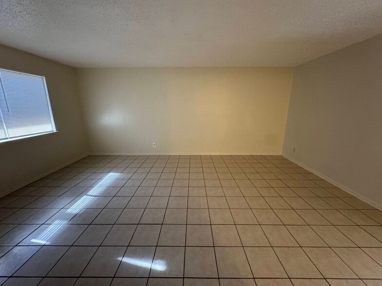 Building Photo - 1102 Harley Dr
