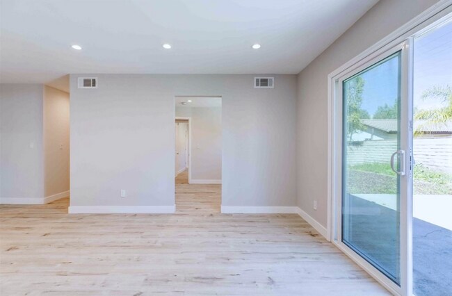 Building Photo - Spacious & Newly Renovated 4-Bed/2-Bath Ho...