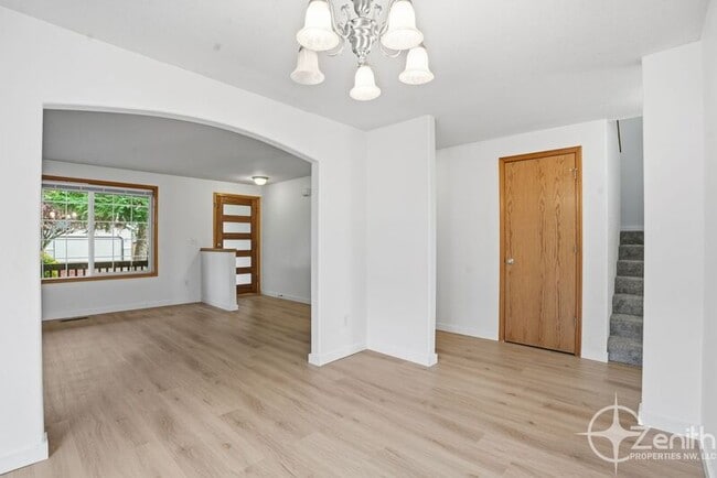 Building Photo - 10516 NE 113th Ave