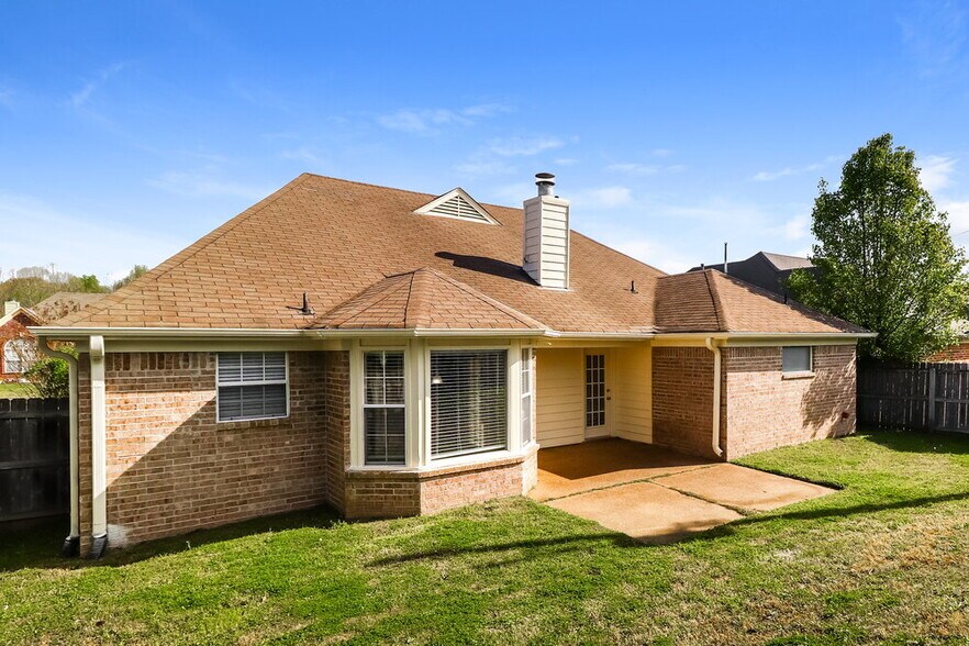 Building Photo - 6963 Naples Dr