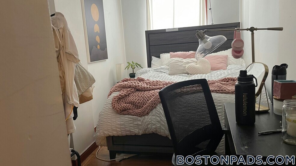 Building Photo - 871 Harrison Ave