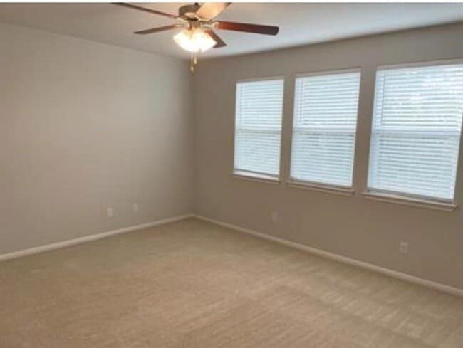 Building Photo - 328 La Escalera Dr