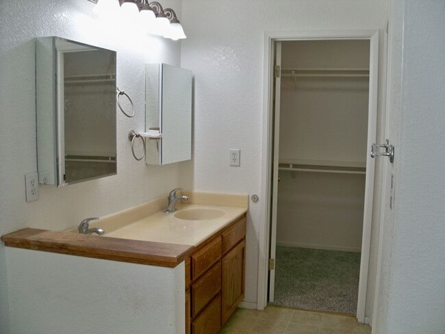 Building Photo - Two Story In East Modesto