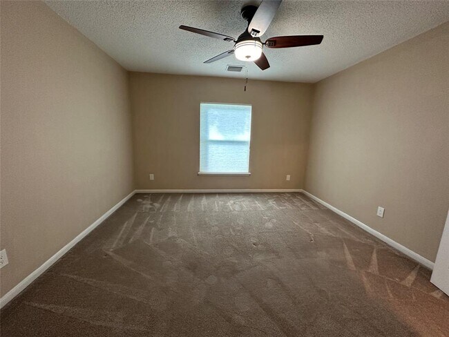 Building Photo - 9918 Cedaredge Dr