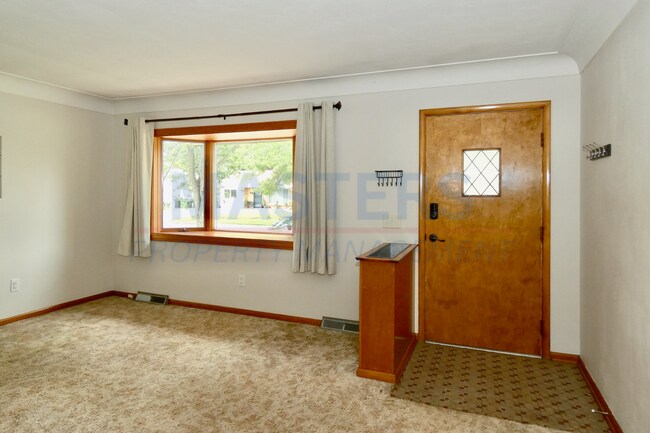 Building Photo - Spacious 3 Bedroom + Office Home in Maumee with New Appliances & Finished Basement