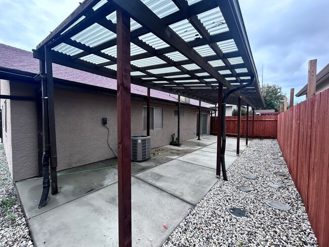 Building Photo - 1/3 OFF ONE MONTH RENT IF APPROVED AND MOVED IN BY 12/25