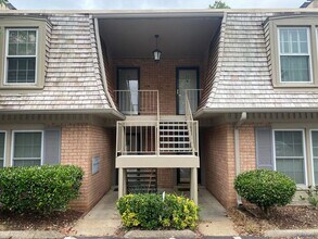 Building Photo - Beautiful 2 Bedroom / 2 Bath Apartment in Green Hills Under $2000!
