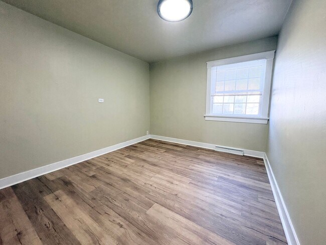 Building Photo - 1715 Marshall St