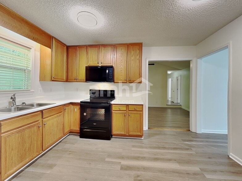 Building Photo - 205 Wood Green Dr