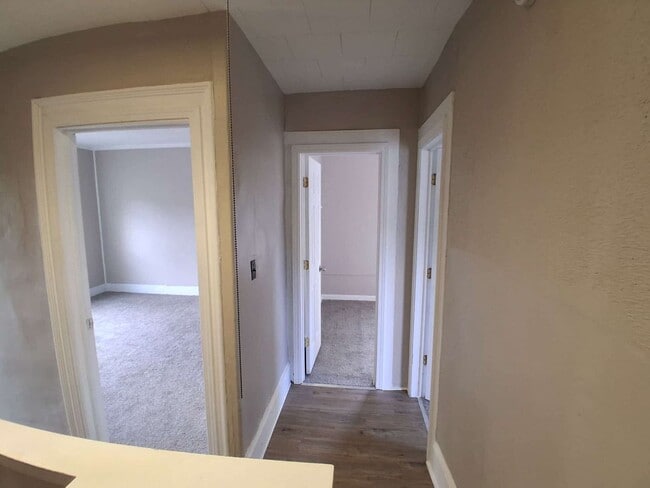 Building Photo - 4 Bedroom single family house