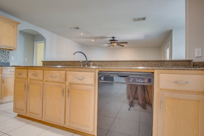 Building Photo - Spacious Pace Home with Office, Fireplace & Pergola