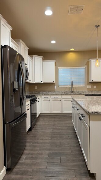 Building Photo - 13603 W Remuda Dr