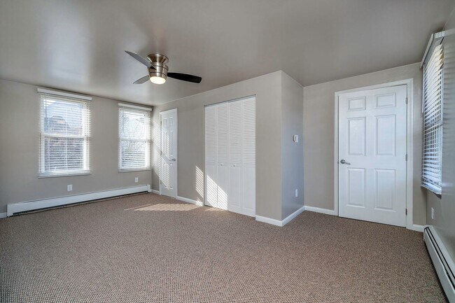 Building Photo - Remodeled 1 bedroom with fenced backyard
