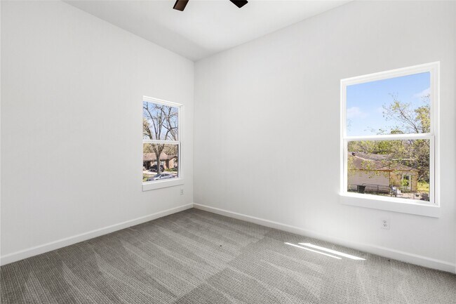 Building Photo - 5406 Longmeadow St