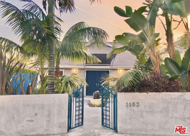 Primary Photo - 1153 N Poinsettia Pl