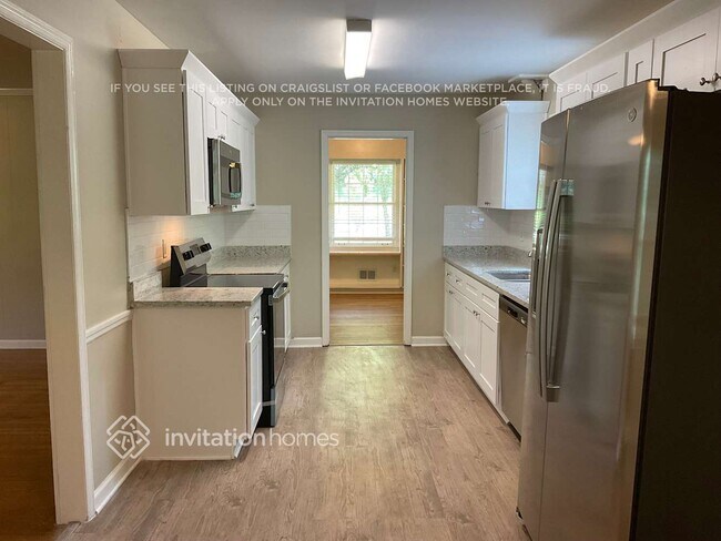 Building Photo - 680 Foxcroft Cir SE