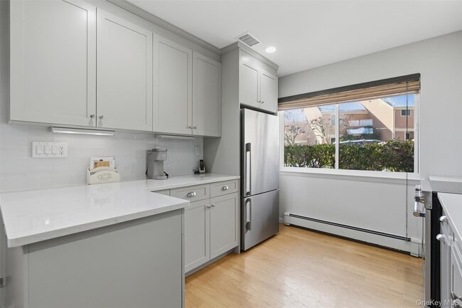 Building Photo - 10 Bayberry Ln