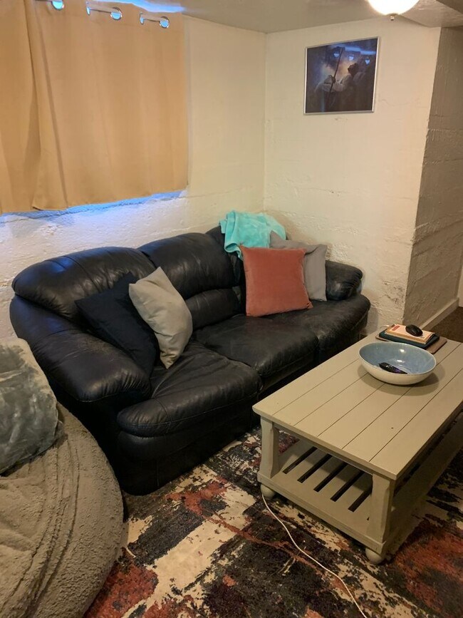 Building Photo - Chang Duplex