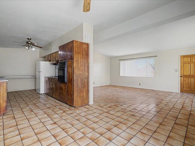 Building Photo - Charming 3-Bedroom Home with Spacious Yard & Versatile Storage!