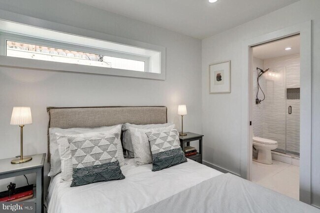 Building Photo - 22 Bryant St NW