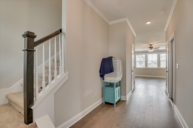 Building Photo - 3207 Wayne Dr