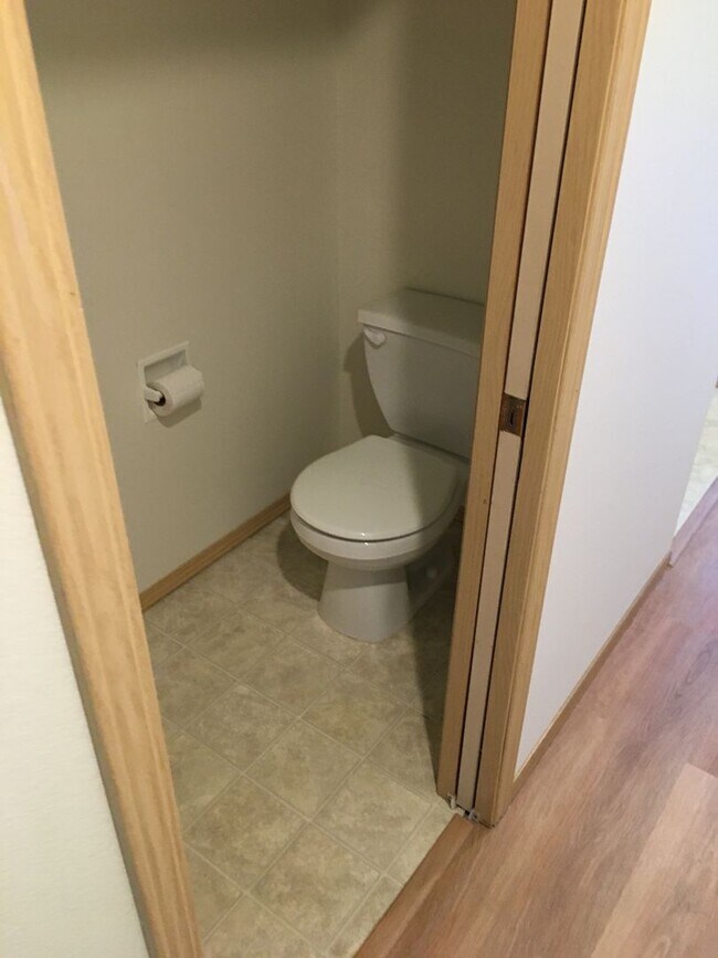 Building Photo - 1050 S Westcliff Pl