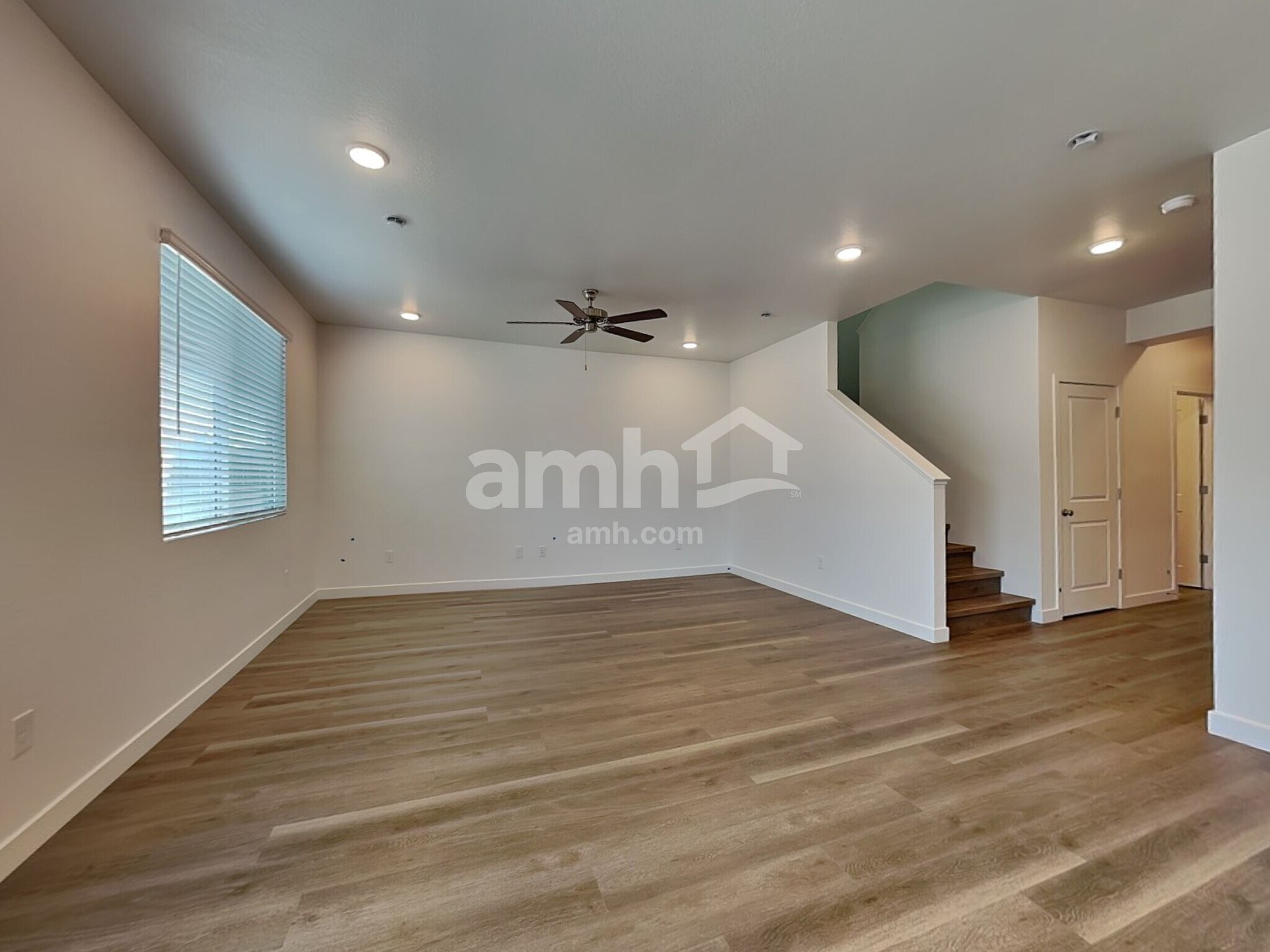 Building Photo - 9744 W Parkway Dr