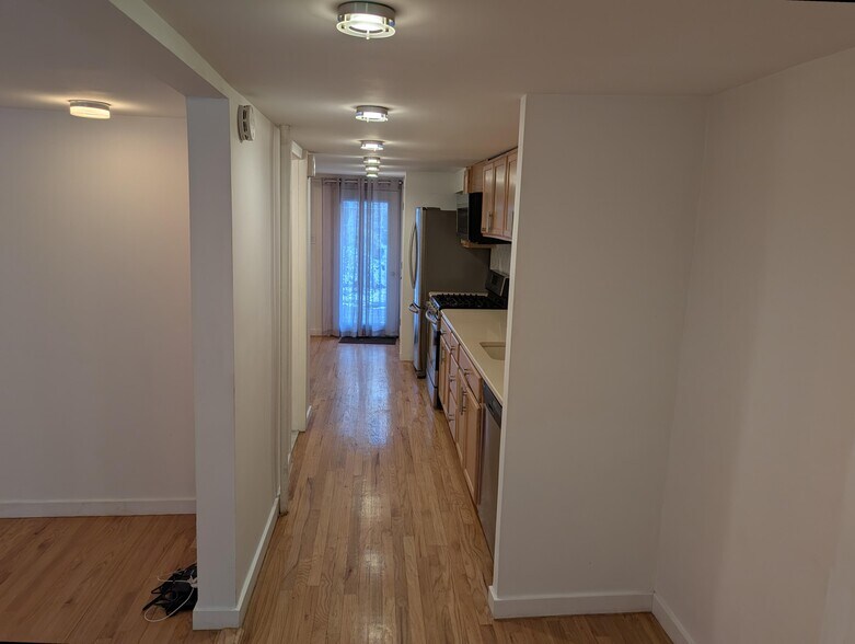 Building Photo - 153 Heyward St