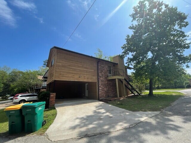 Building Photo - Enjoy living in Panorama Village and enjoy all it has to offer: 27-hole golf course, 3 city parks...