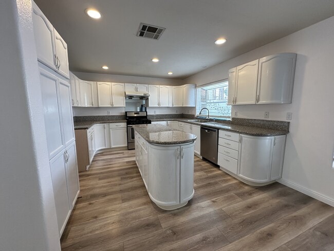 Building Photo - 9156 Sangria Ln
