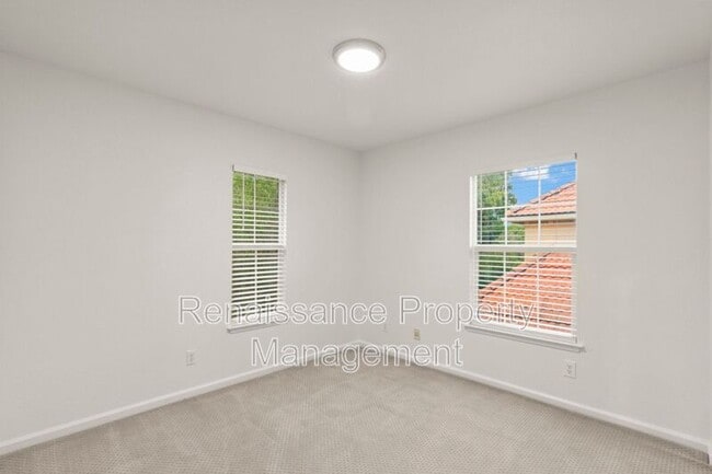 Building Photo - 288 W Fauna Ave