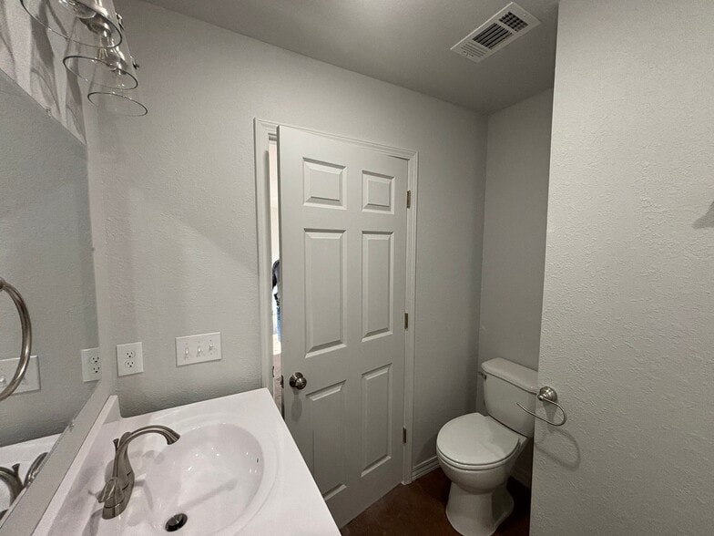Building Photo - 168 Rustic Ln