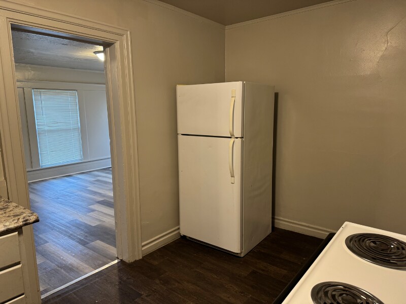 Building Photo - 119 S Elm Ave