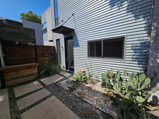 Building Photo - 4215 Roseland Ave