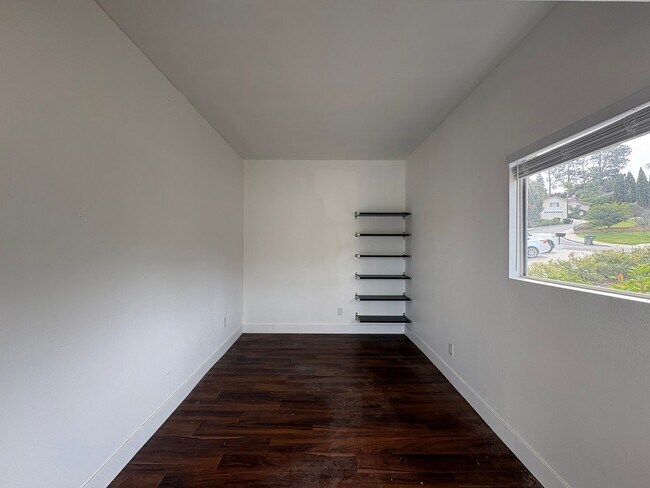 Building Photo - Spacious Vista Home with Large Lot, Designer Finishes & Guest Suite