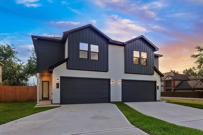 Building Photo - 518 Clinton St