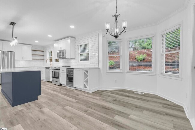 Building Photo - 125 River Way Dr