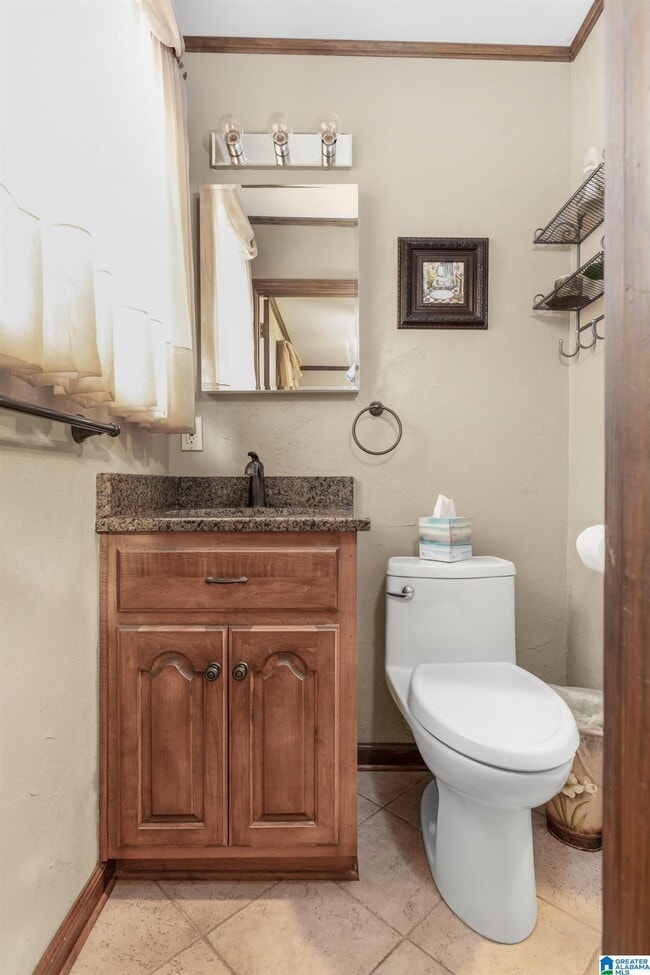 Building Photo - 1524 Highland Dr