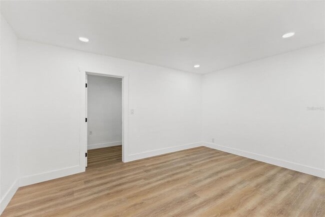 Building Photo - 2008 Oakwood Ave