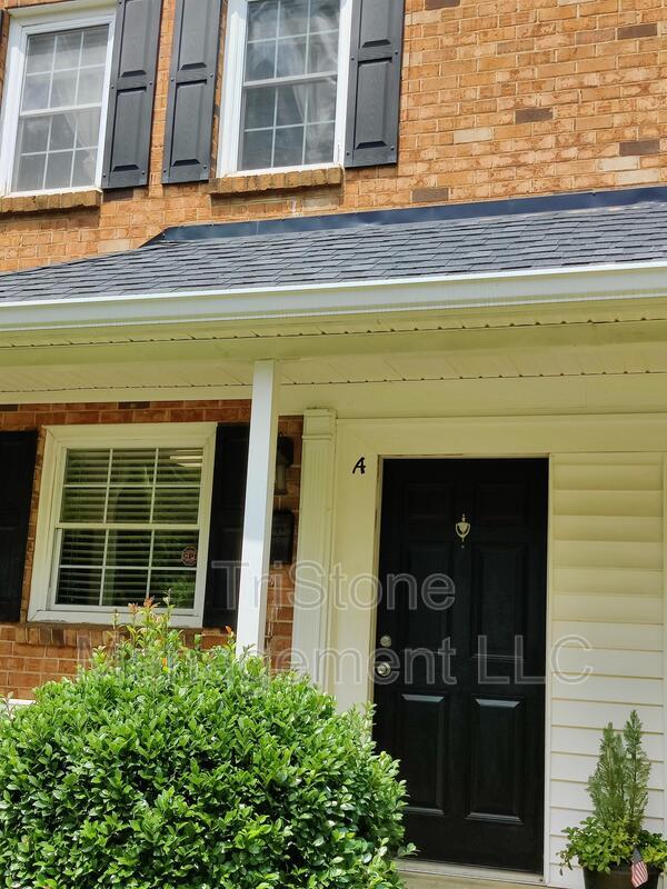 Building Photo - 1210 Green Oaks Ln