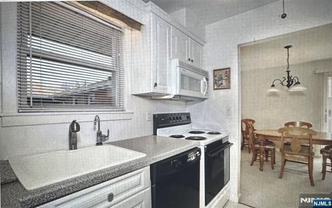 Building Photo - 15 Cottage St