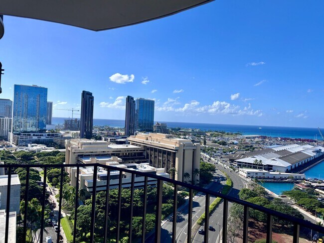 Building Photo - Available Now | 2 Bedroom, 2 bathroom, 1 a...
