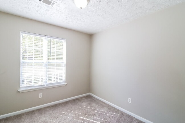 Building Photo - 548 Sherwood Greens