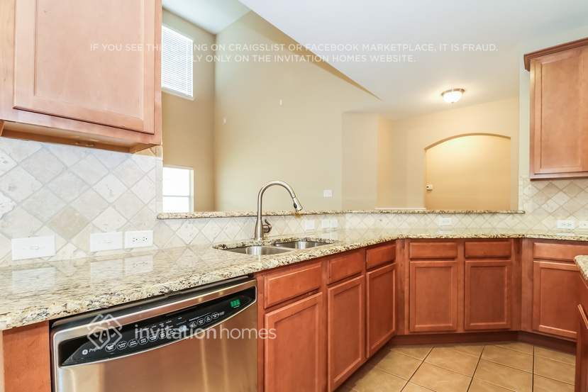 Building Photo - 15713 Landing Creek Ln