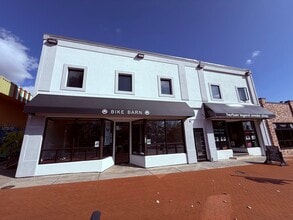 Building Photo - 1 Bedroom 1 Bath Apartment  **Newly Renovated Summer 2023**