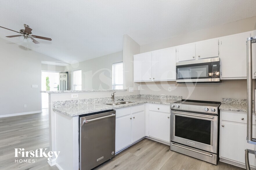 Building Photo - 4952 Silverdene St