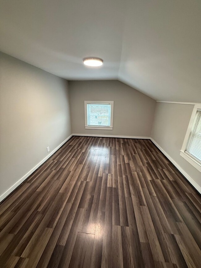 Building Photo - 2 Bed 1 Bath House