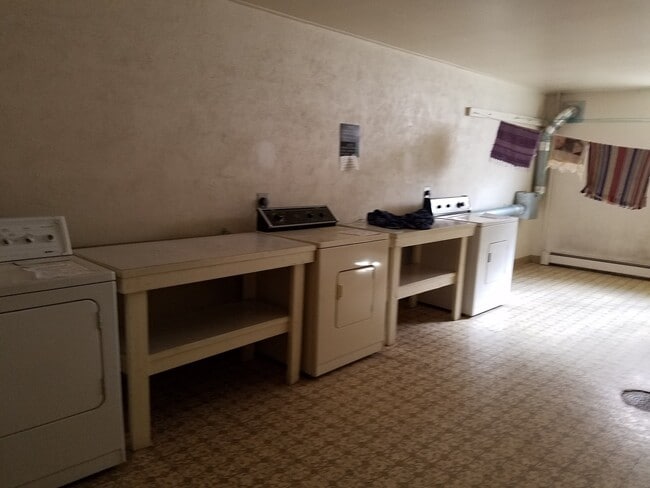 Building Photo - 306 E 18th St