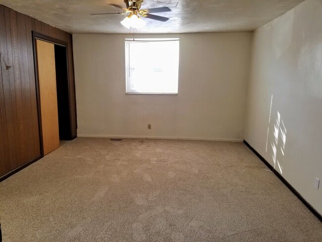 Building Photo - Cozy One Bedroom Apartment! Great Oakland ...